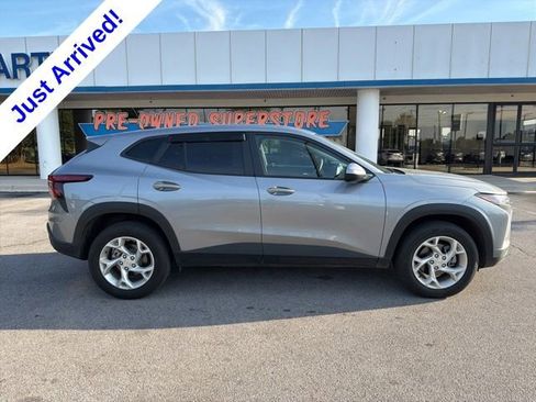 Used 2026 Chevrolet Trax LS w/ LS Convenience Package FWD image 2