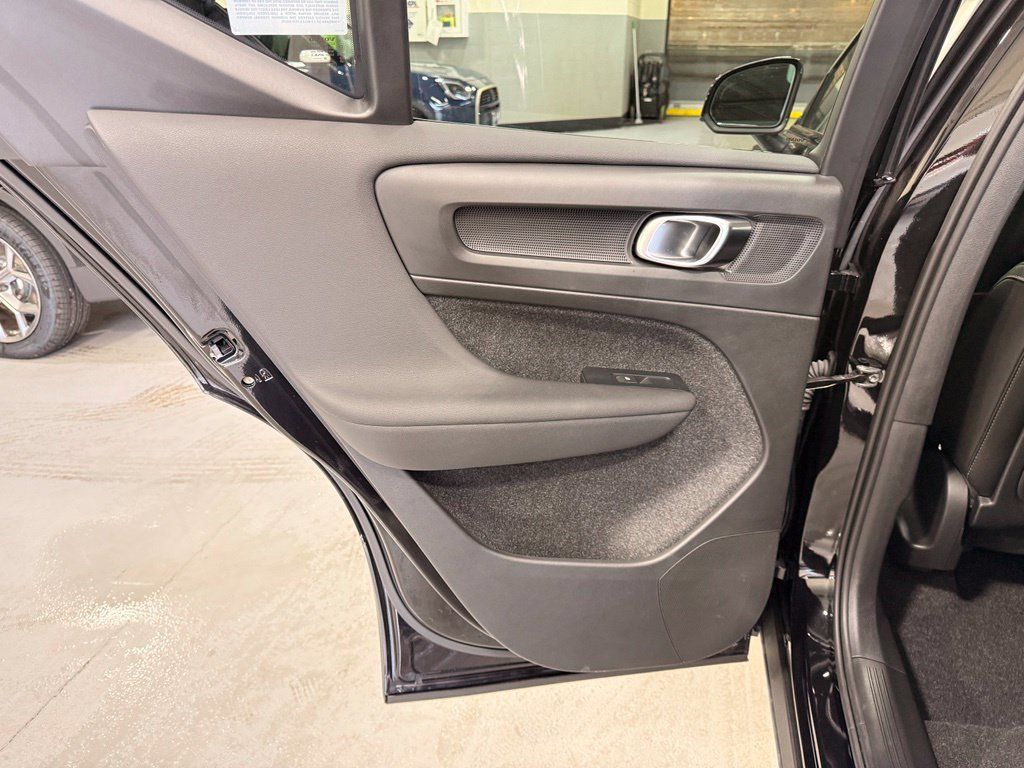 Used 2026 Volvo XC40 B5 Core AWD/4WD image 19