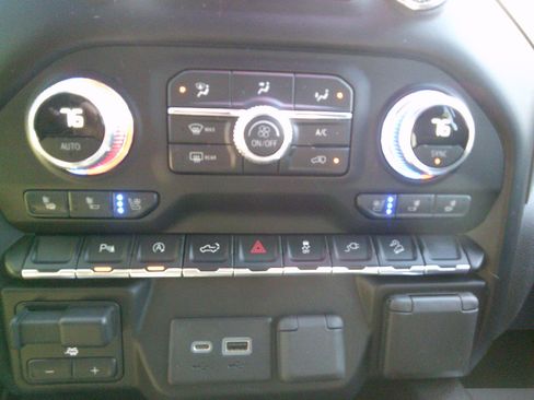 Used 2020 GMC Sierra 1500 AT4 w/ AT4 Premium Package image 17