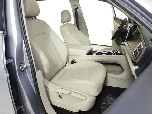 Certified 2025 Volkswagen Atlas SE w/ Panoramic Sunroof Package FWD image 19