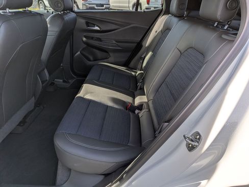 Used 2025 Buick Envista Preferred image 29