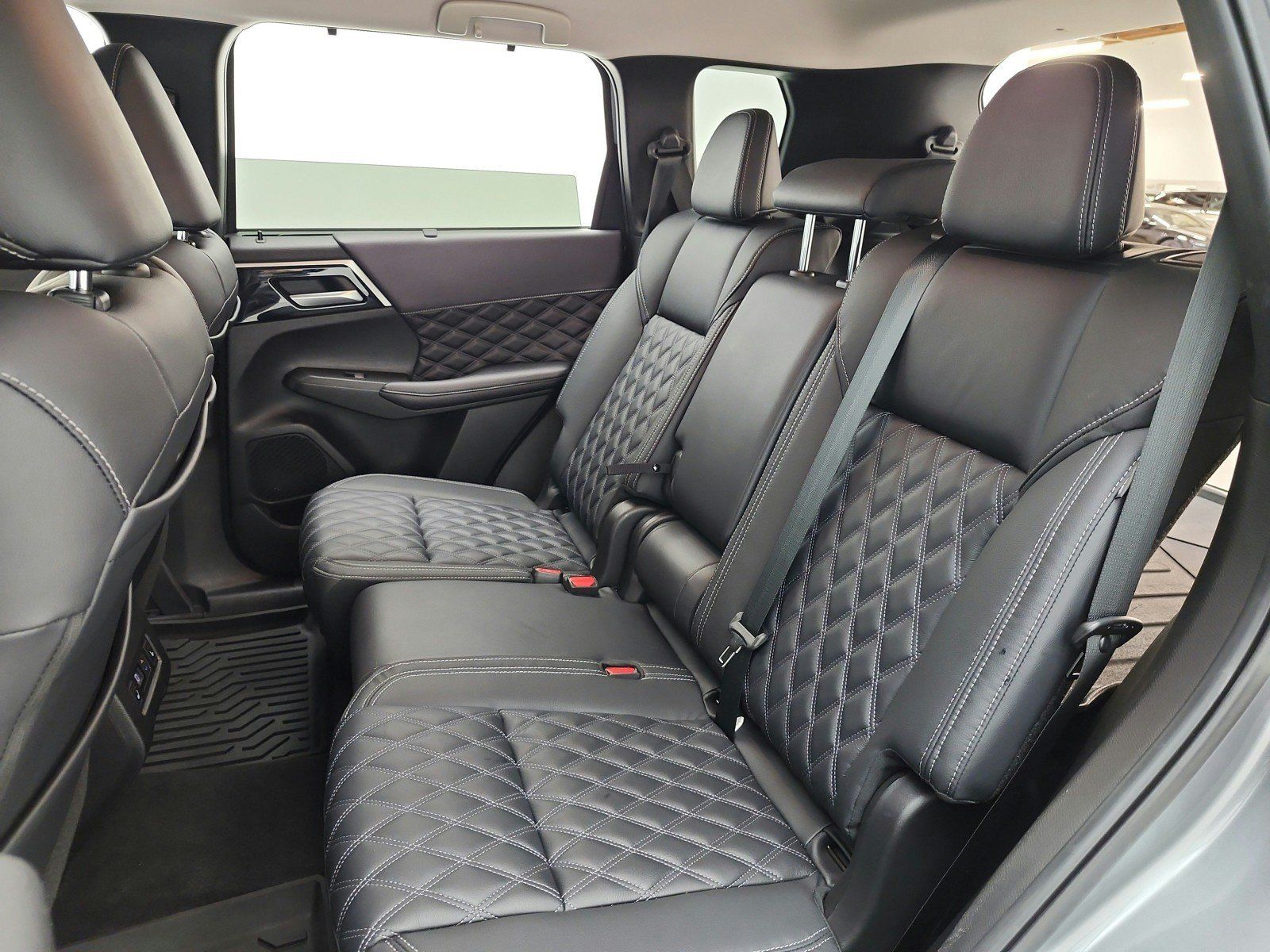 Used 2024 Mitsubishi Outlander SEL FWD image 15