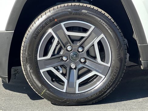 New 2026 Jeep Cherokee Limited image 25