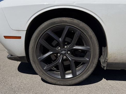 Used 2019 Dodge Challenger SXT w/ Blacktop Package image 9
