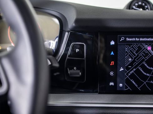 Used 2024 Porsche Cayenne Coupe image 40