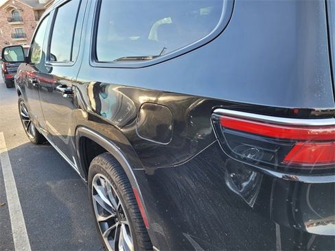 Used 2022 Jeep Wagoneer Series III w/ Premium Group I image 6