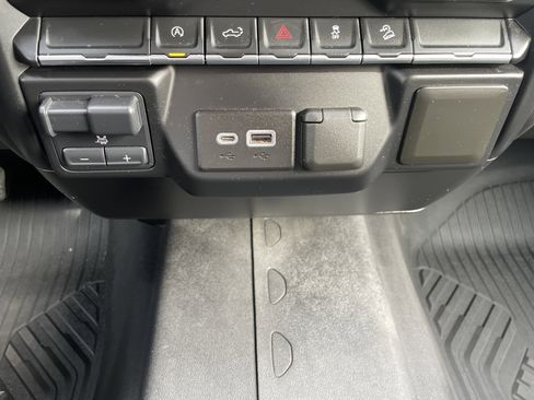 Used 2021 Chevrolet Silverado 1500 RST image 32