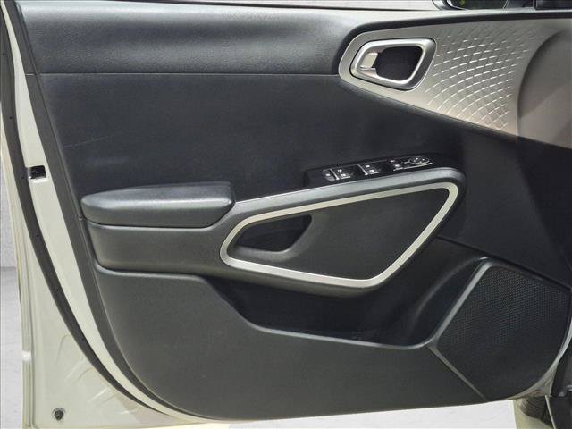 Used 2021 Kia Soul LX FWD image 11