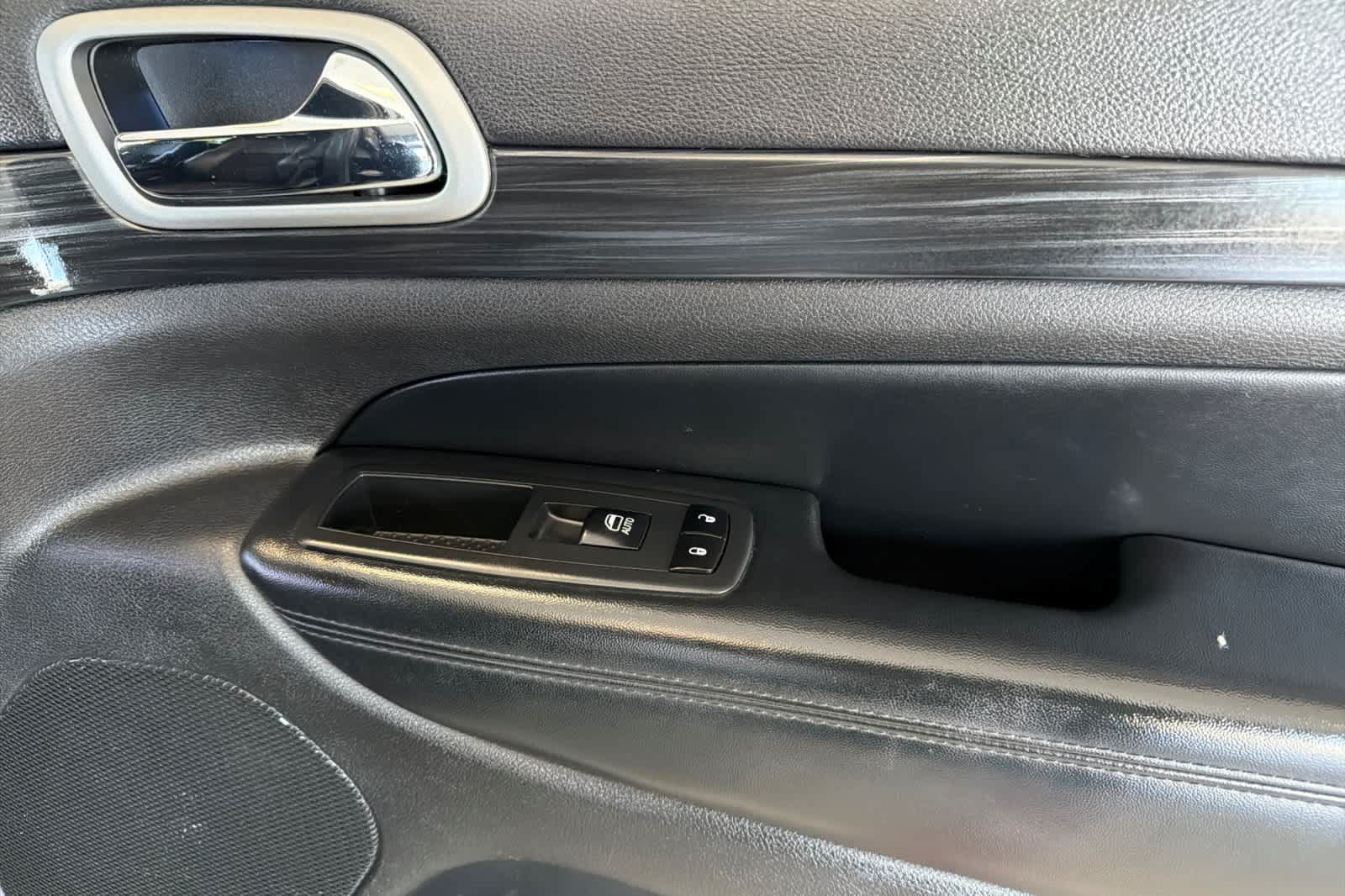 Used 2020 Jeep Grand Cherokee Altitude AWD/4WD image 18
