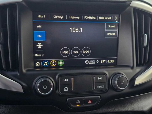 Used 2024 GMC Terrain SLT image 30