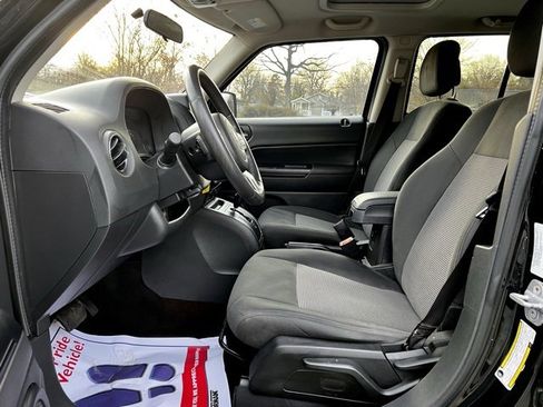 Used 2014 Jeep Patriot Latitude w/ Sun/Sound Group image 13