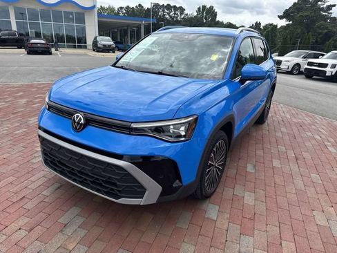 Used 2025 Volkswagen Taos SE FWD image 32