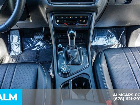 Used 2023 Volkswagen Tiguan SE image 40