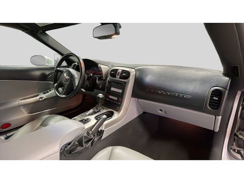 Used 2005 Chevrolet Corvette Convertible w/ Preferred Equipment Group RWD image 17