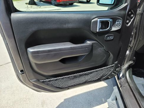 Used 2022 Jeep Wrangler Unlimited Sport AWD/4WD image 9