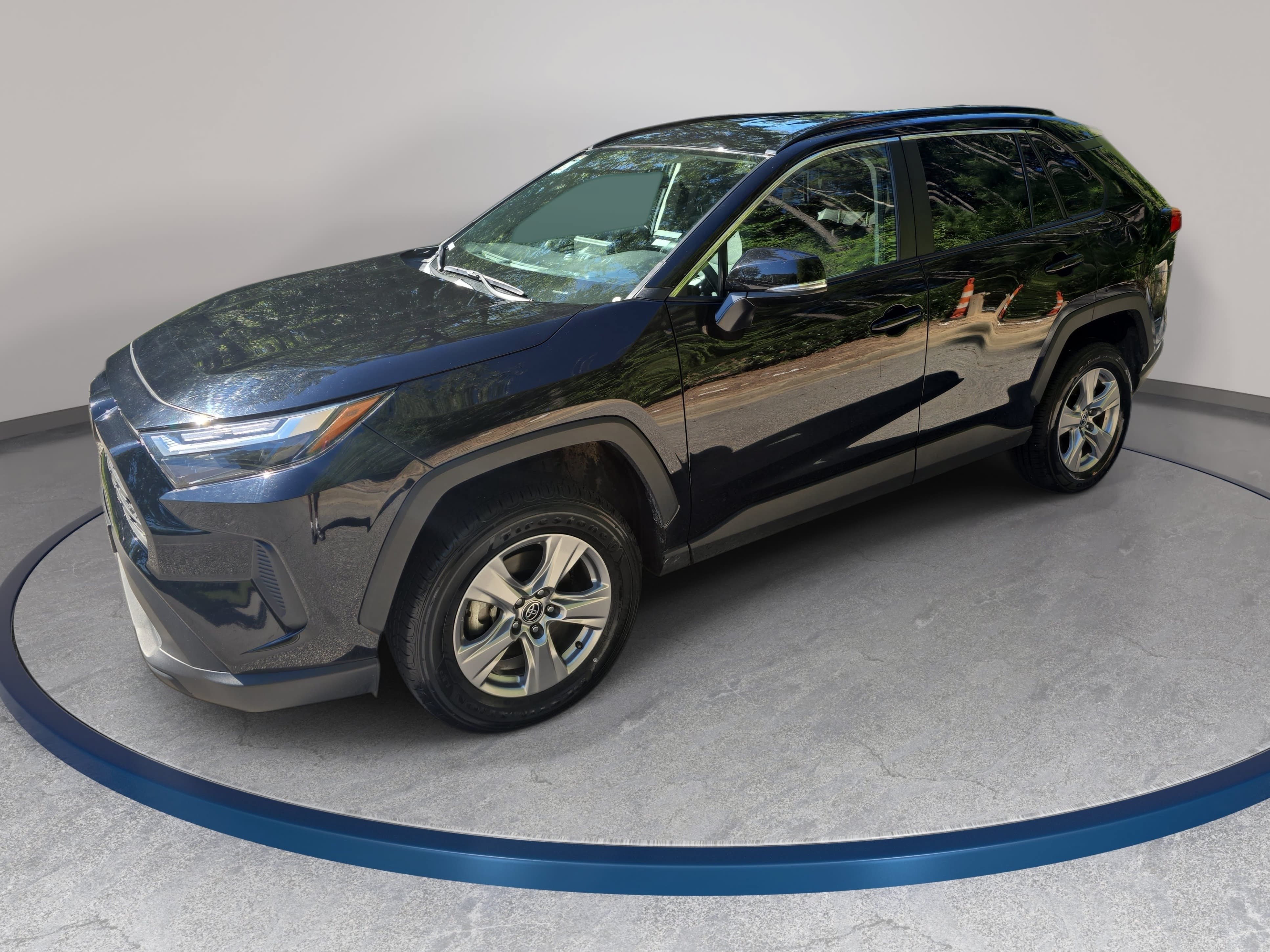 Used 2025 Toyota RAV4 XLE FWD image 1