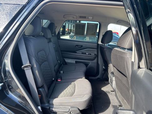 Used 2025 Nissan Pathfinder SV image 28
