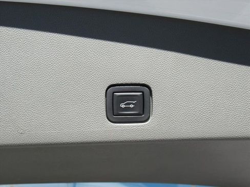 Used 2023 Cadillac XT6 Premium Luxury image 36