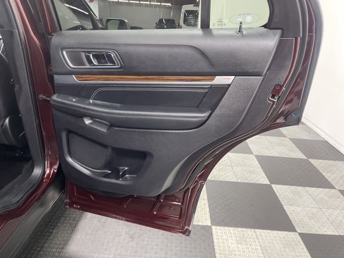 Used 2019 Ford Explorer Limited w/ Ford Safe & Smart Package image 19