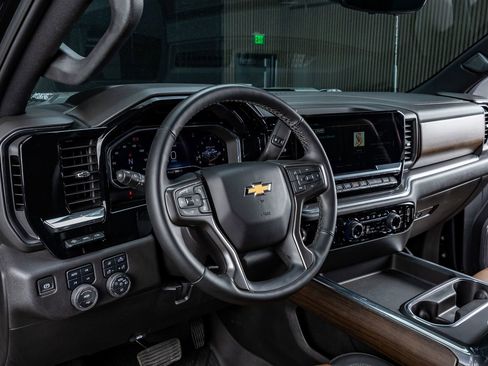 Used 2025 Chevrolet Silverado 2500 High Country w/ High Country Premium Package image 16