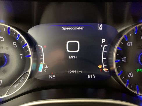 Used 2023 Chrysler Pacifica Touring-L w/ Uconnect Theater Family Group AWD/4WD image 34