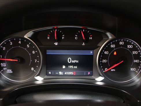 Used 2024 GMC Terrain SLT w/ Tech Package image 19