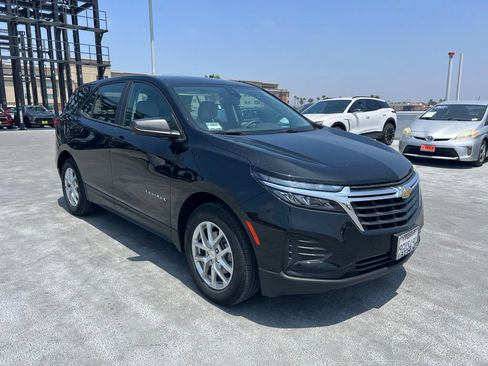 Used 2023 Chevrolet Equinox LS FWD image 3