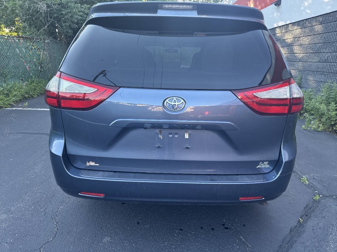 Used 2017 Toyota Sienna LE AWD/4WD image 5