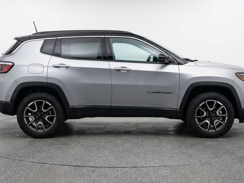 Used 2025 Jeep Compass Trailhawk AWD/4WD image 11