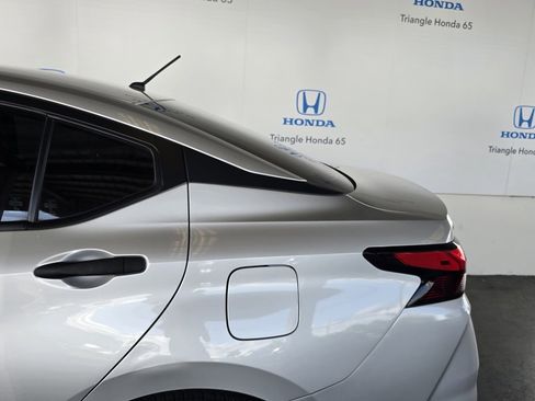 Used 2023 Nissan Versa S image 29