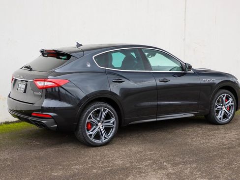 Used 2019 Maserati Levante Trofeo image 5