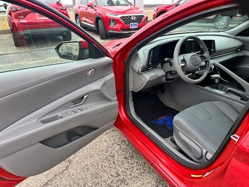 Used 2023 Hyundai Elantra SEL w/ Cargo Package image 9