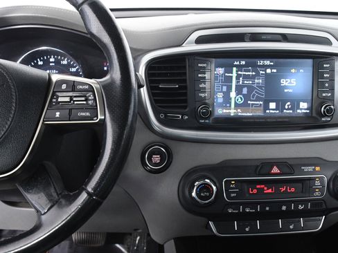 Used 2019 Kia Sorento SX image 15