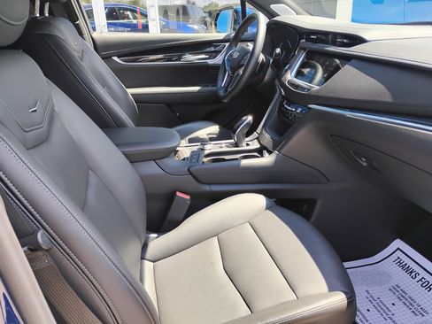 Used 2025 Cadillac XT5 Premium Luxury image 32