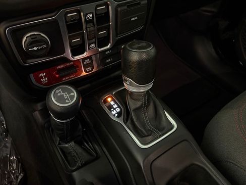 Used 2024 Jeep Wrangler Unlimited Rubicon w/ Technology Group AWD/4WD image 28