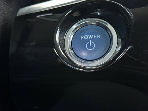 Used 2017 Toyota Prius Prime Advanced image 28