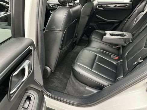 Used 2024 Porsche Macan AWD/4WD image 24