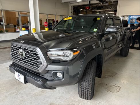 Used 2022 Toyota Tacoma TRD Off-Road w/ TRD Premium Off Road Package AWD/4WD image 10