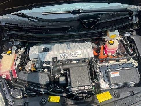 Used 2014 Toyota Prius Two FWD image 9