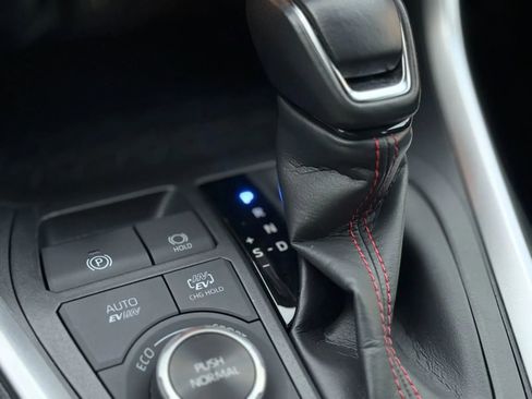 Used 2024 Toyota RAV4 SE image 33