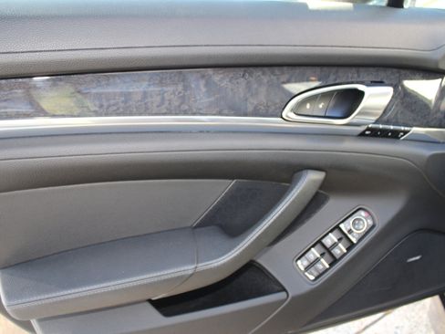 Used 2013 Porsche Panamera S image 25