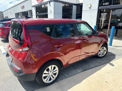 Certified 2022 Kia Soul LX FWD image 3