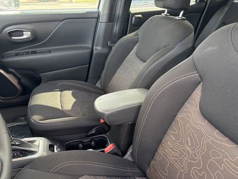 Used 2023 Jeep Renegade Latitude w/ Sun/Sound Group image 18