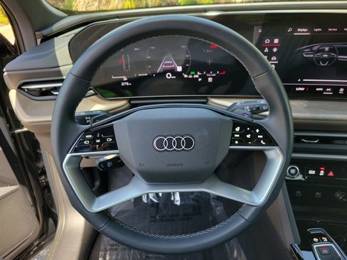 Used 2025 Audi Q5 Premium w/ Convenience Package AWD/4WD image 32