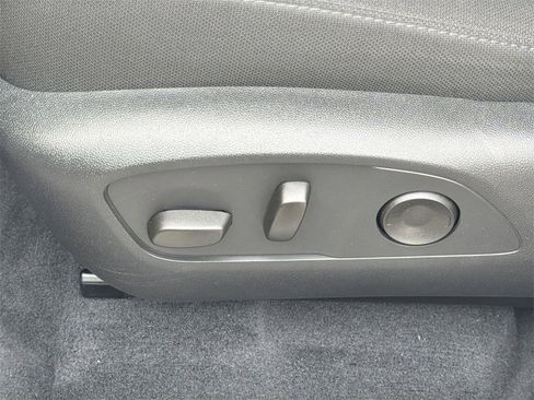 Used 2025 GMC Acadia Elevation image 22