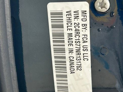 Used 2022 Chrysler Pacifica Limited w/ Uconnect Theater Family Group FWD image 47