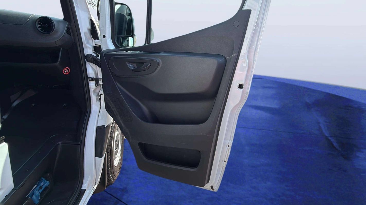 Used 2022 Mercedes-Benz Sprinter 1500 image 12