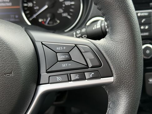 Used 2020 Nissan Rogue SV image 17