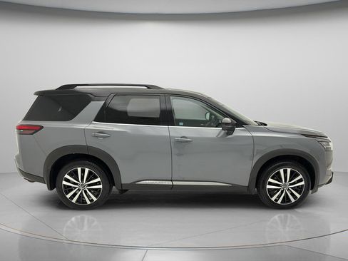 Used 2024 Nissan Pathfinder Platinum AWD/4WD image 4