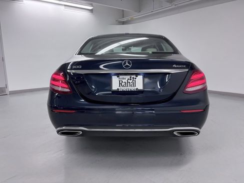 Used 2017 Mercedes-Benz E 300 4MATIC image 4